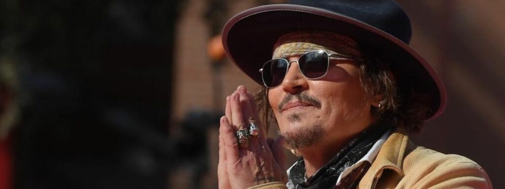Johnny Depp et ses lunettes de soleil